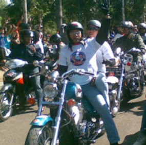 Konvoi Pasangan Calon Macetkan Bandung